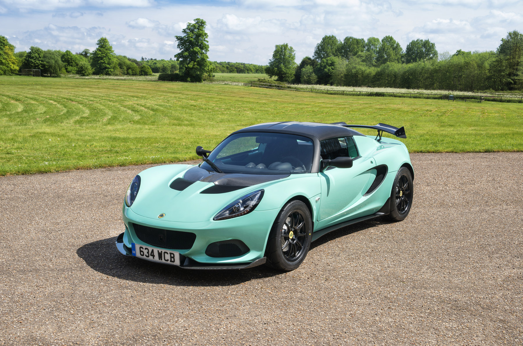 Elise Cup 250 Front 3 4 - Mandataire automobile en angleterre UKAUTO